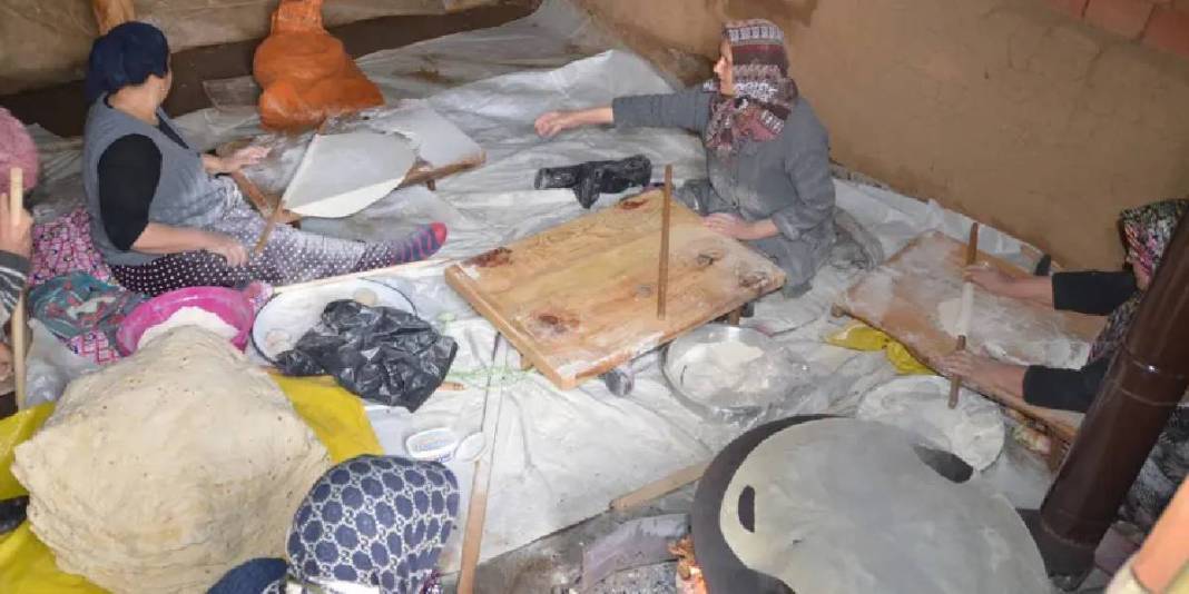 Bir yazın bir de kışın yapıyorlar! İmece usulü herkesi bir araya getiriyor: Sabah başlayan mesai geç saatlere kadar sürüyor 1